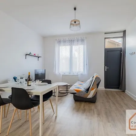 Agreable Maisonnette A Proximite D'eurexpo
