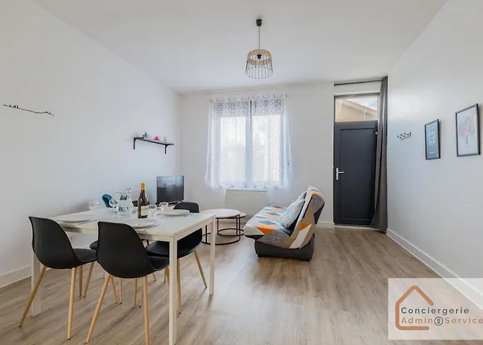 Agreable Maisonnette A Proximite D'eurexpo